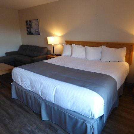 Chateau Logue Hotel Maniwaki 外观 照片
