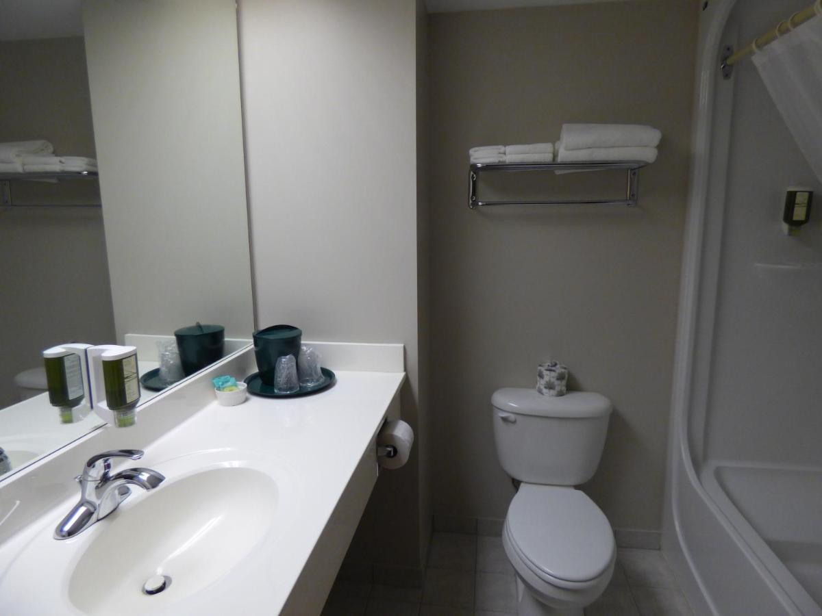 Chateau Logue Hotel Maniwaki 外观 照片