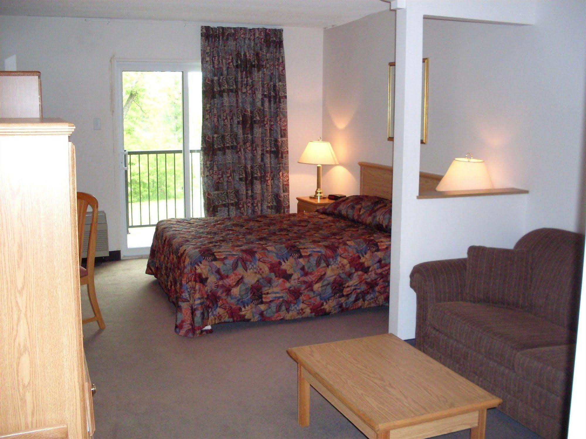 Chateau Logue Hotel Maniwaki 外观 照片