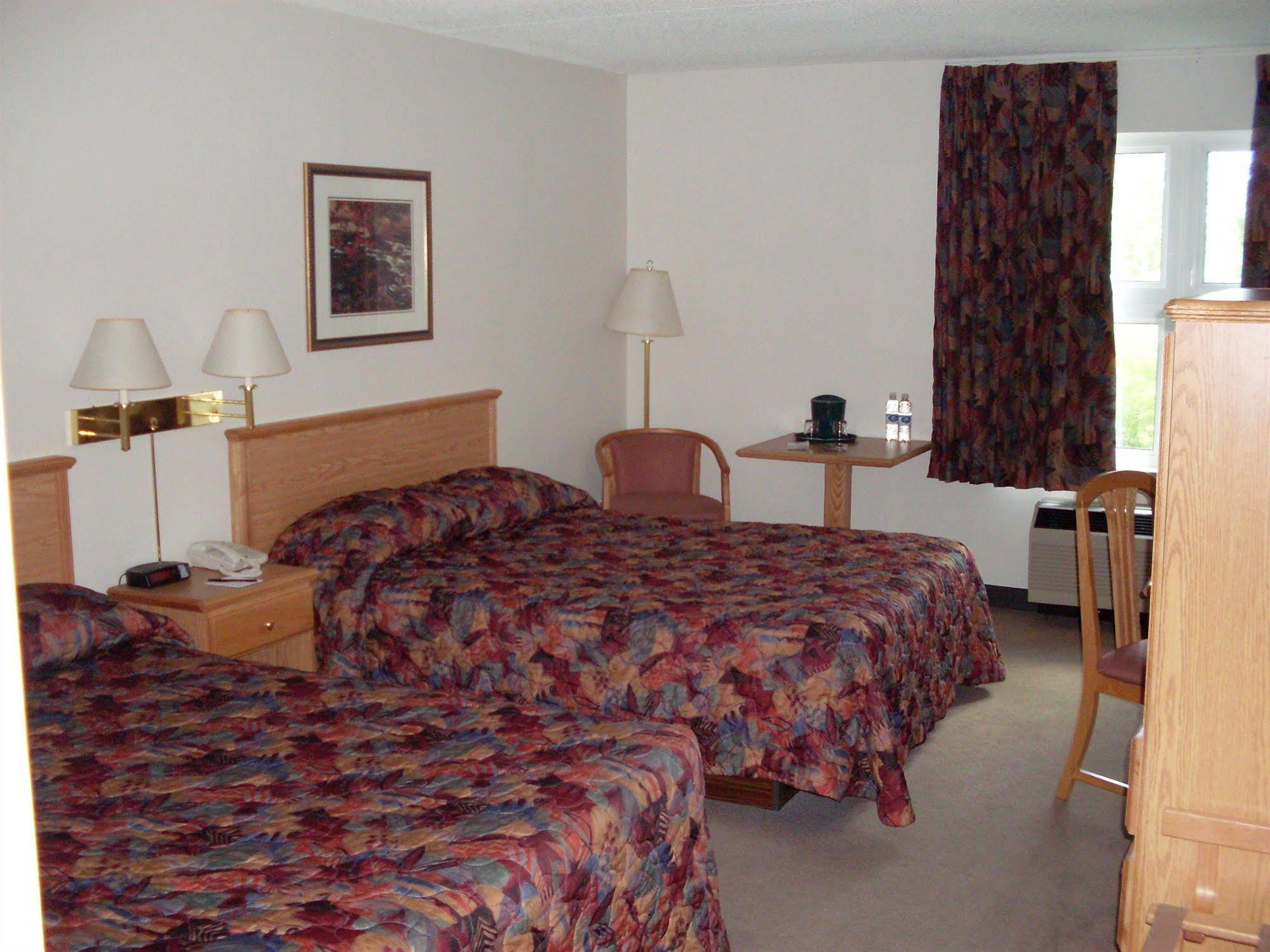 Chateau Logue Hotel Maniwaki 外观 照片