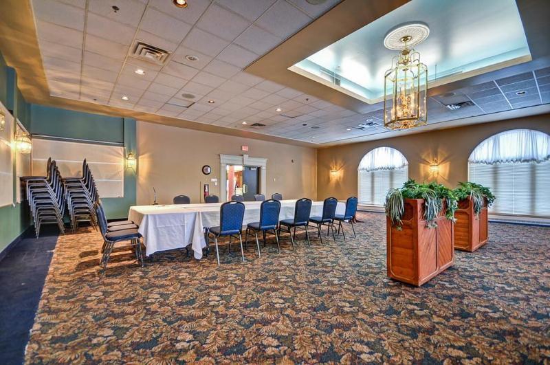 Chateau Logue Hotel Maniwaki 外观 照片